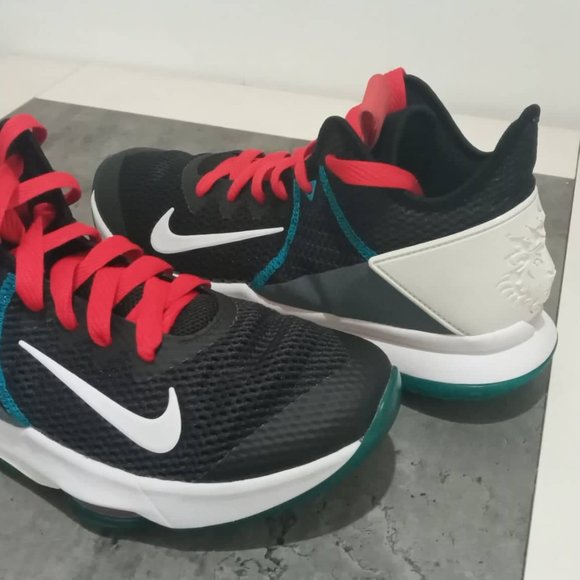 USED LEBRON WITNESS IV SIZE 12 - Picture 6 of 10